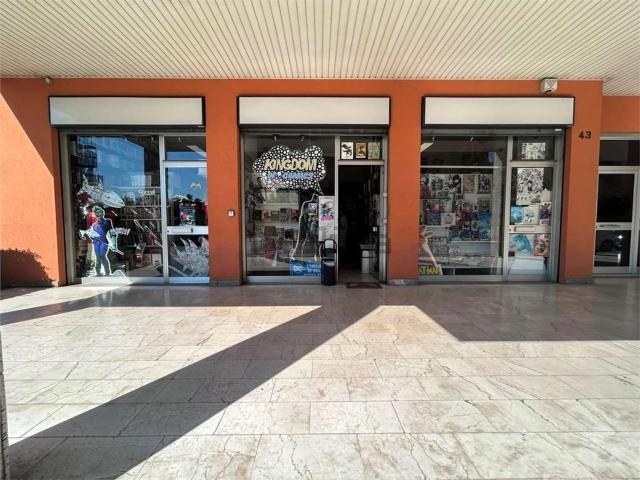 Locale Commerciale in vendita a Gorgonzola, Lombardia