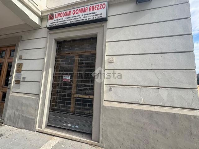 Locale Commerciale in vendita a Arezzo