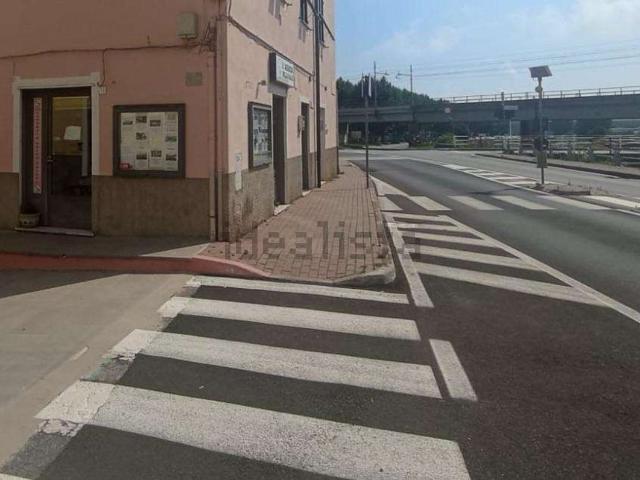 Locale Commerciale in vendita a San Genesio, Vado Ligure