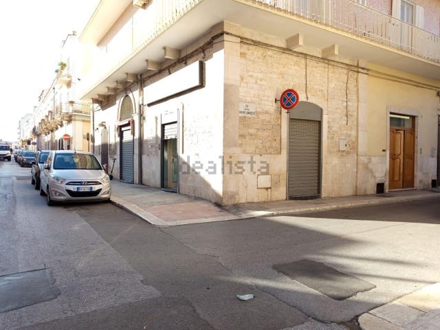 Locale Commerciale in vendita a Bitonto, Bari