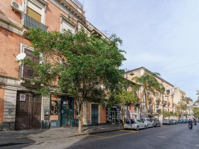 Locale Commerciale in vendita a Centro storico, Catania
