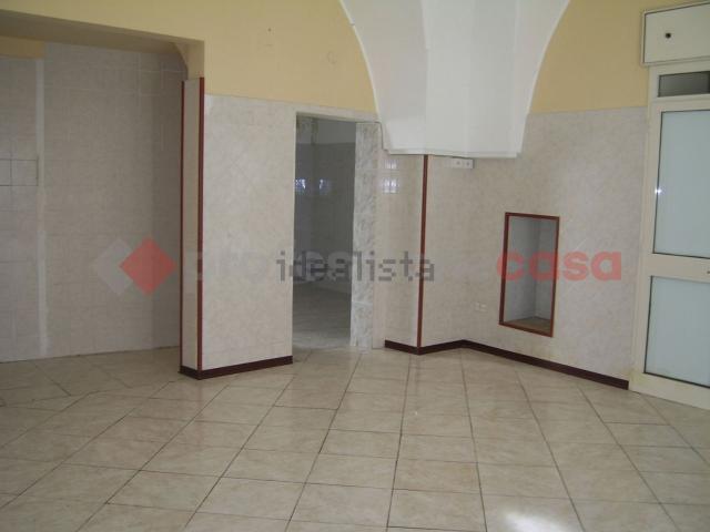 Locale Commerciale in vendita a Puglia, Taranto
