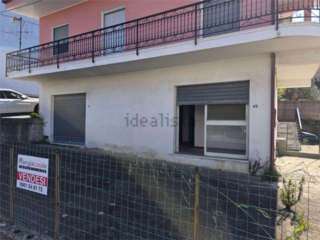 Locale Commerciale in vendita a Calabria, Catanzaro