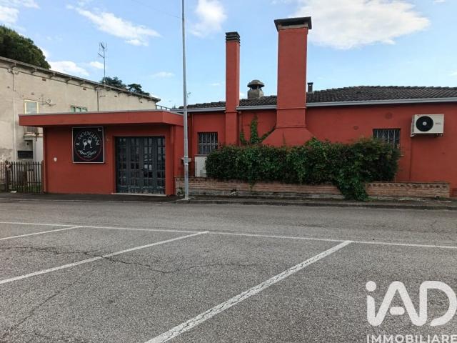 Locale Commerciale in vendita a Frassinelle Polesine, Rovigo