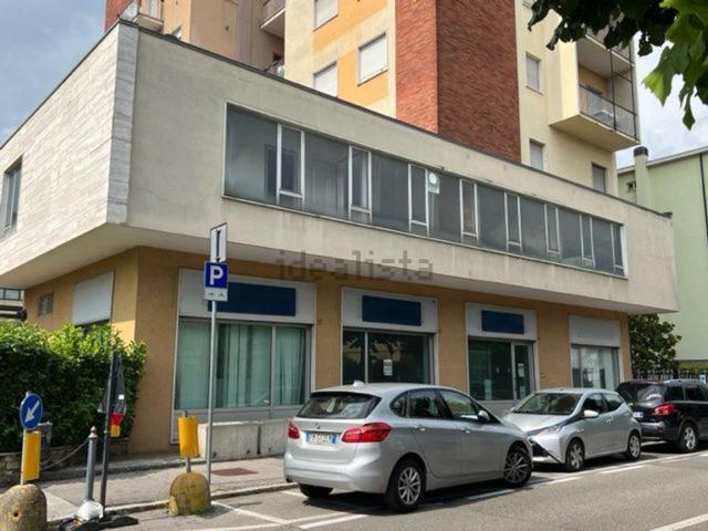 Locale Commerciale in vendita a Alzano Sopra, Alzano Lombardo