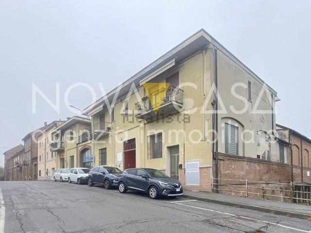 Locale Commerciale in vendita a Castelleone, Lombardia