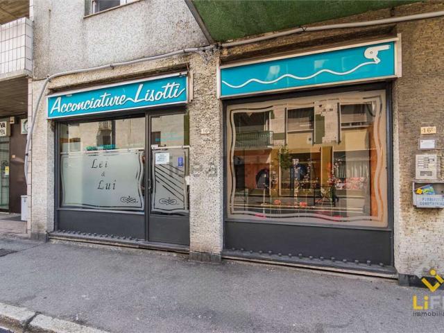 Locale Commerciale in vendita a Piemonte, Novara