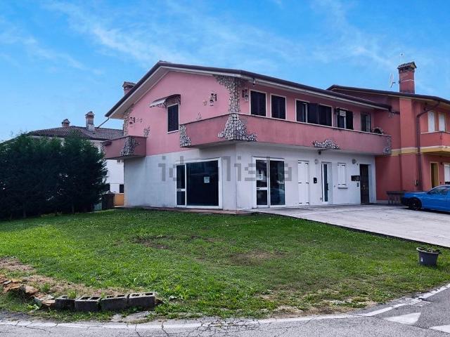 Locale Commerciale in vendita a Fonte, Asolo
