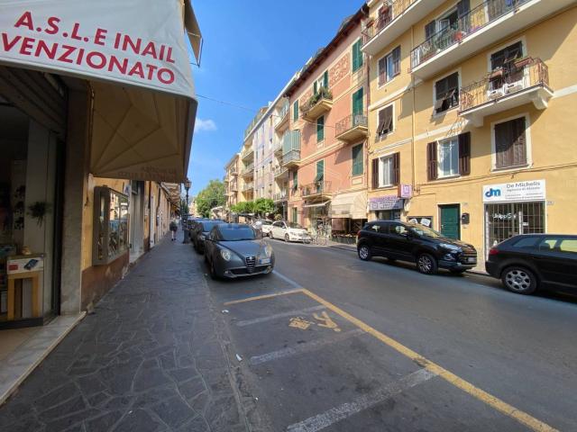 Locale Commerciale in vendita a Alassio, Liguria