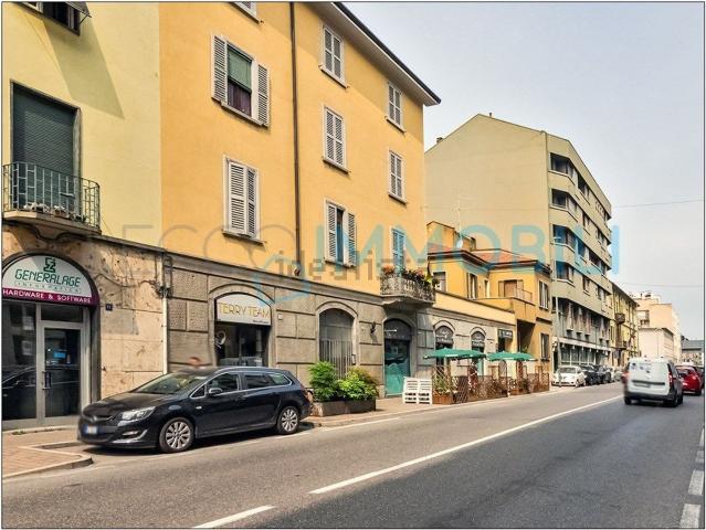 Locale Commerciale in vendita a Pescarenico, Lecco