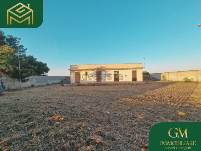 Locale Commerciale in vendita a Puglia, Lecce