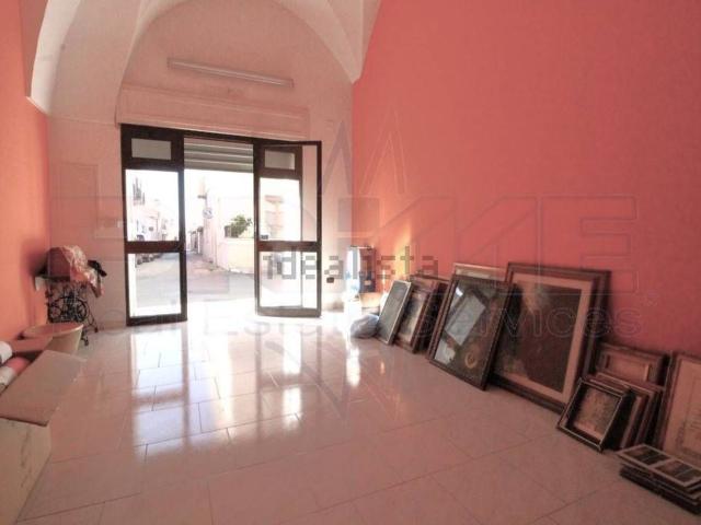 Locale Commerciale in vendita a Puglia, Lecce