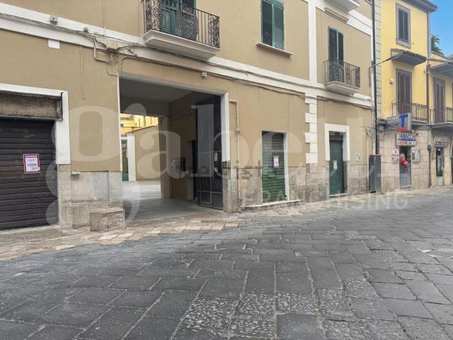 Locale Commerciale in vendita a Sant'Andrea dei Lagni, Santa Maria Capua