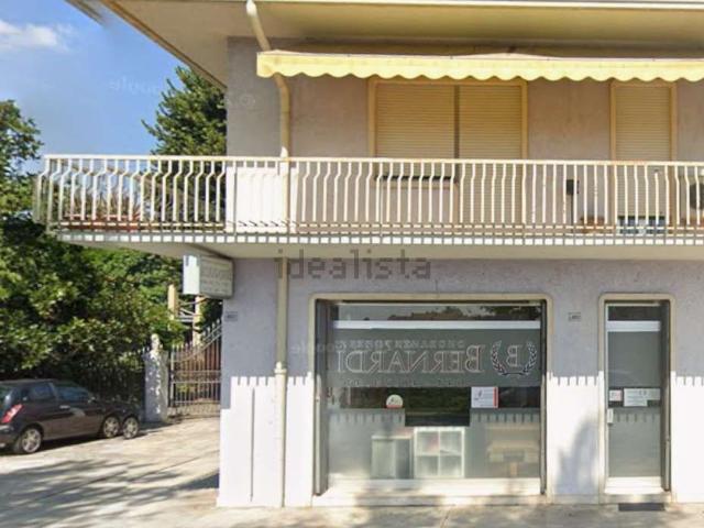 Locale Commerciale in vendita a Sant'Angelo di Sala, Villanova Di Camposanpiero