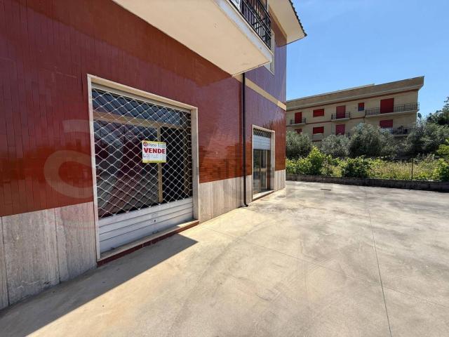 Locale Commerciale in vendita a Roccasecca, Frosinone