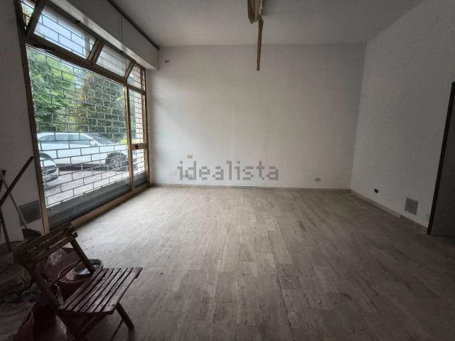 Locale Commerciale in vendita a Buon Pastore-Sant'Agnese-San Damaso, Modena