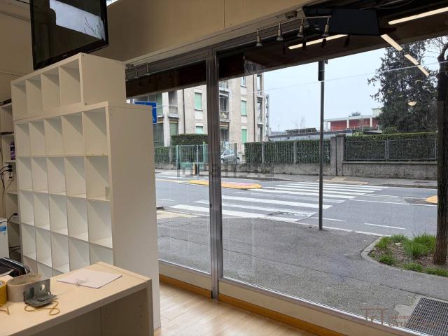 Locale Commerciale in vendita a Bergamo, Lombardia