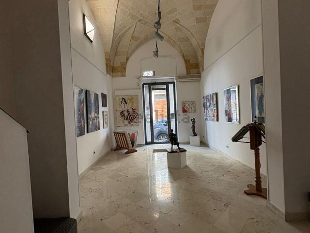 Locale Commerciale in vendita a Centro, Puglia