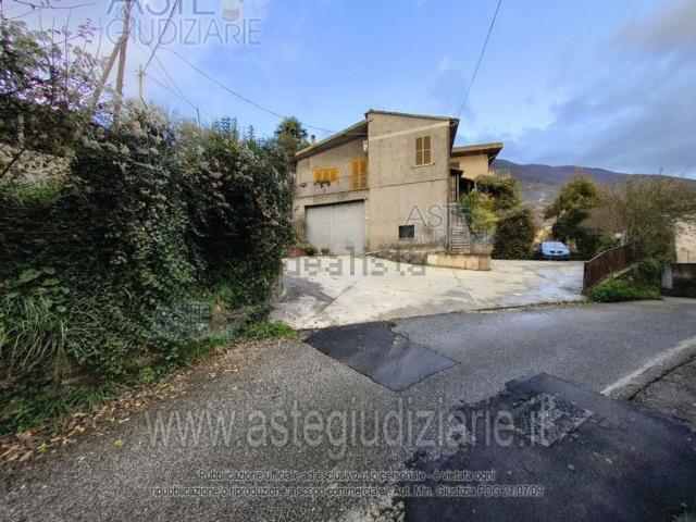 Locale Commerciale in vendita a La Forma, Serrone