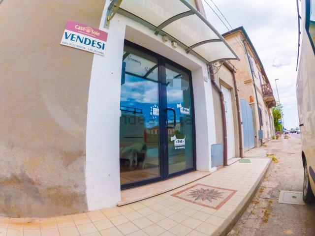 Locale Commerciale in vendita a Piano Marina, Marche