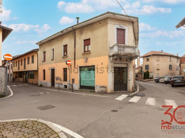 Locale Commerciale in vendita a Fenegrò, Lombardia