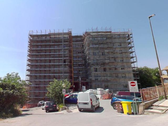 Locale Commerciale in vendita a Villa Costantina, Marche