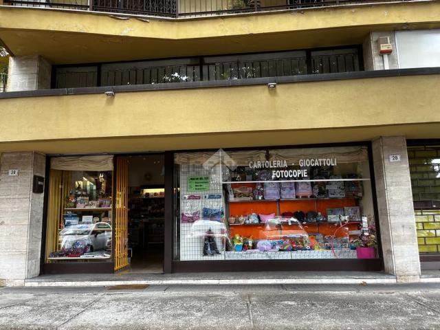 Locale Commerciale in vendita a Santi Apostoli, Busto Arsizio