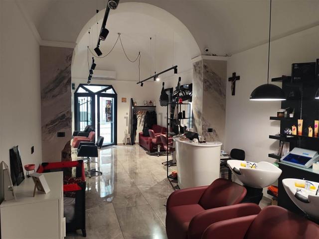 Locale Commerciale in vendita a Borgo-Sanzio, Catania