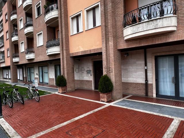 Locale Commerciale in vendita a Assisi, Umbria