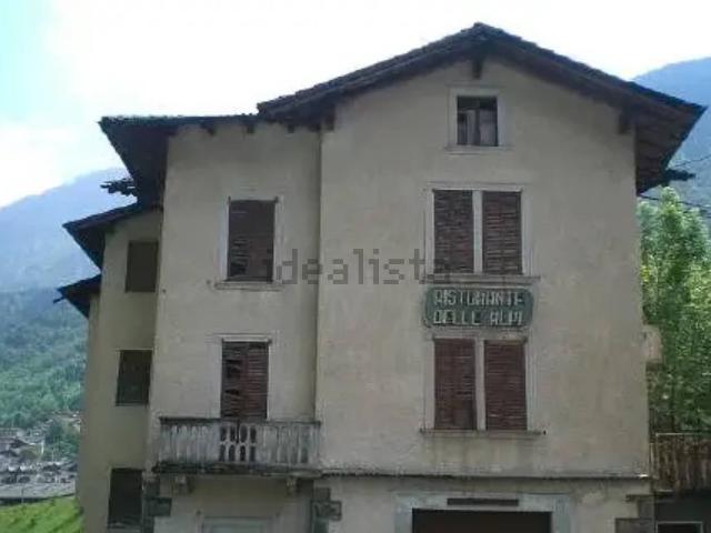 Locale Commerciale in vendita a Valbondione, Lombardia