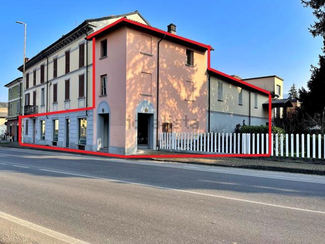Locale Commerciale in vendita a Santa Giuletta, Lombardia