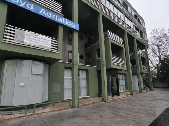 Locale Commerciale in vendita a Servola-Chiarbola-Valmaura-Borgo San Sergio, Villa Opicina