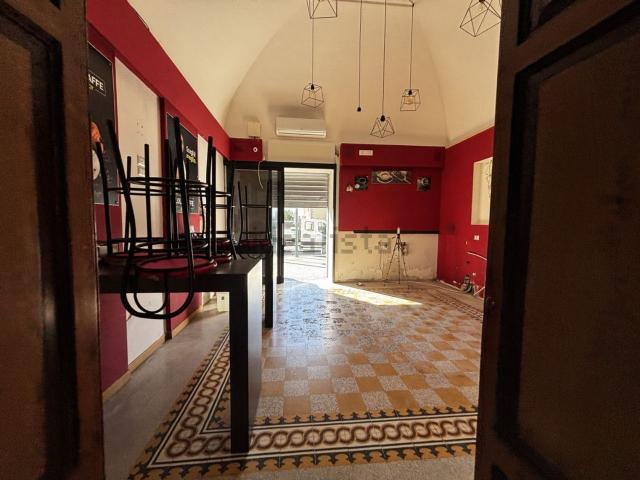 Locale Commerciale in vendita a Leopardi, Torre Del Greco