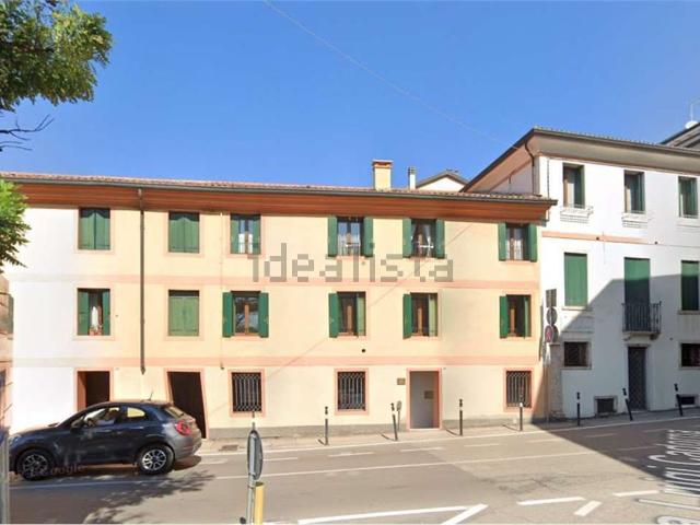 Locale Commerciale in vendita a Pilastroni, Bassano Del Grappa
