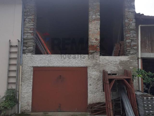 Locale Commerciale in vendita a Bregano, Lombardia