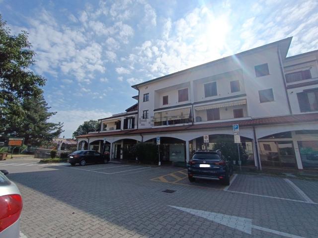 Locale Commerciale in vendita a Grezzago, Lombardia