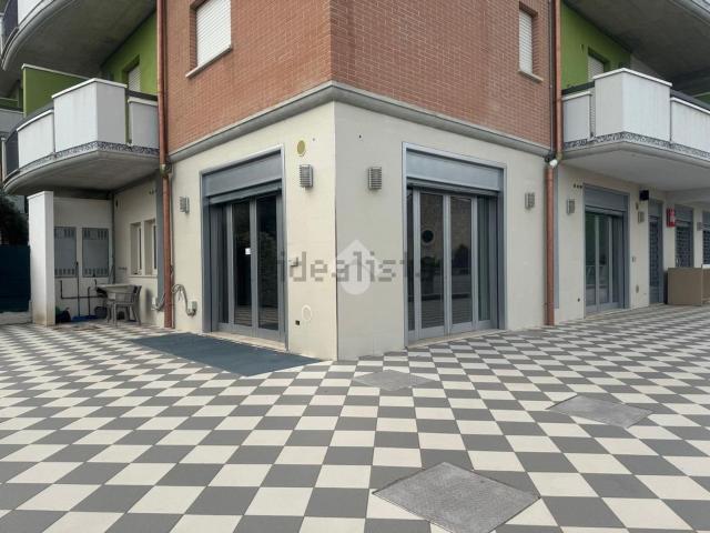 Locale Commerciale in vendita a Venafro, Molise
