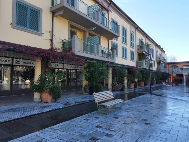 Locale Commerciale in vendita a Tonfano, Toscana