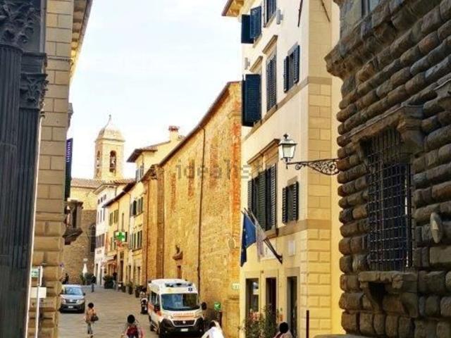 Locale Commerciale in vendita a Monte San Savino, Toscana