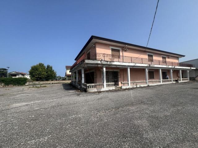 Locale Commerciale in vendita a Campolongo Maggiore, Veneto