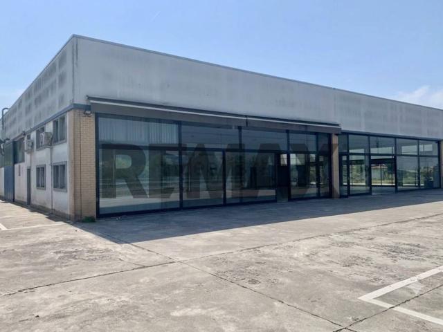 Locale Commerciale in vendita a Paratico, Lombardia