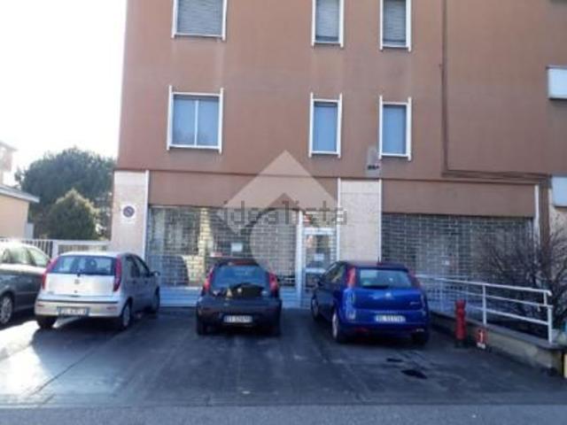 Locale Commerciale in vendita a Castano Primo, Lombardia
