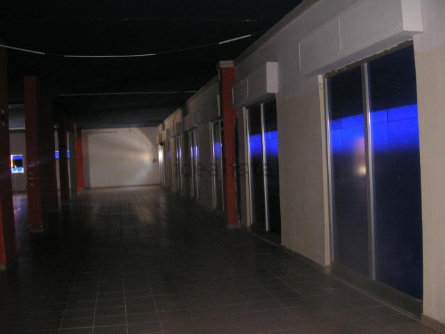 Locale Commerciale in vendita a Mondragone, Campania
