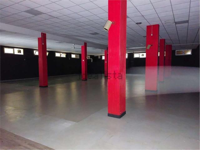 Locale Commerciale in vendita a Unione dei comuni del Distretto Ceramico, Sassuolo