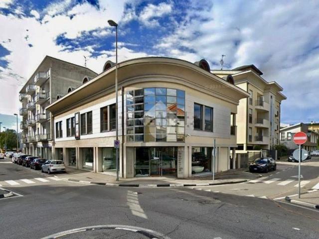 Locale Commerciale in vendita a Da là dal Punt, Lissone