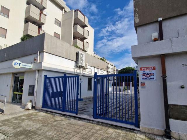 Locale Commerciale in vendita a Bozzano, Puglia