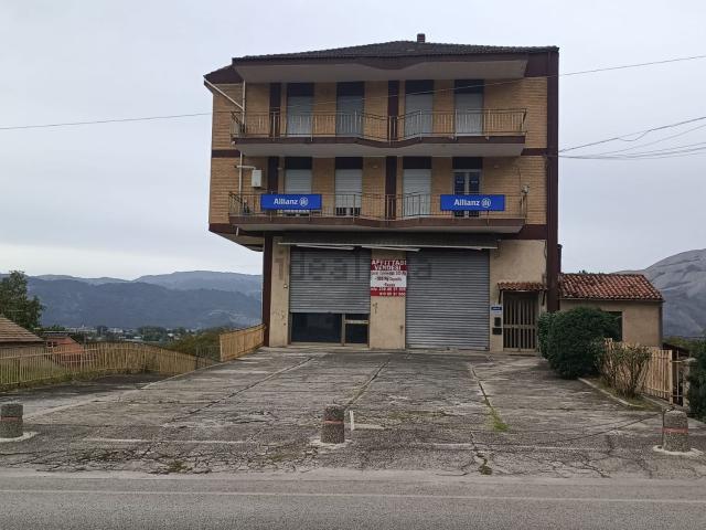 Locale Commerciale in vendita a Sala Consilina, Campania