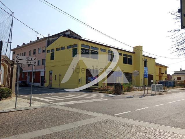 Locale Commerciale in vendita a Piemonte, Vercelli