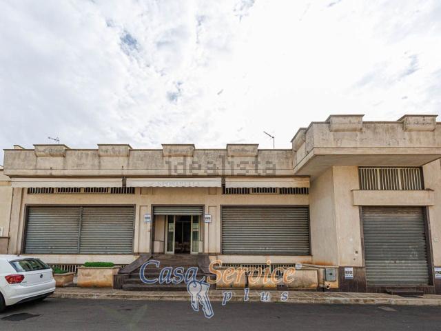 Locale Commerciale in vendita a Puglia, Lecce