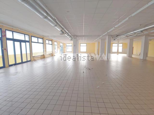 Locale Commerciale in vendita a Aviano, Friuli-Venezia Giulia
